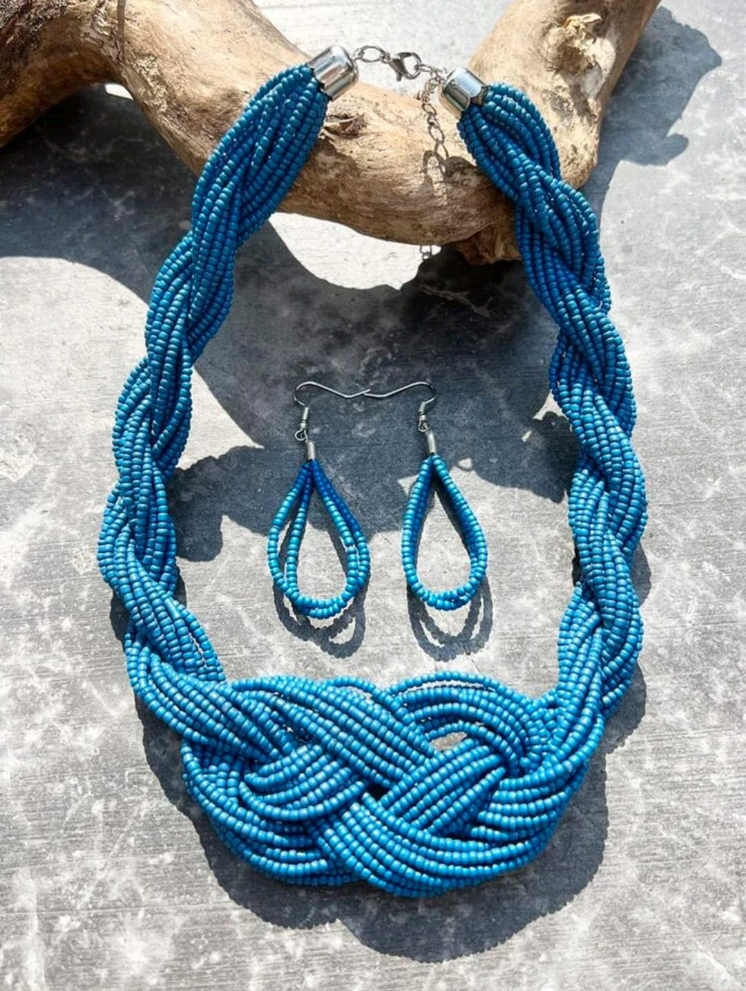 Set di collana intrecciata