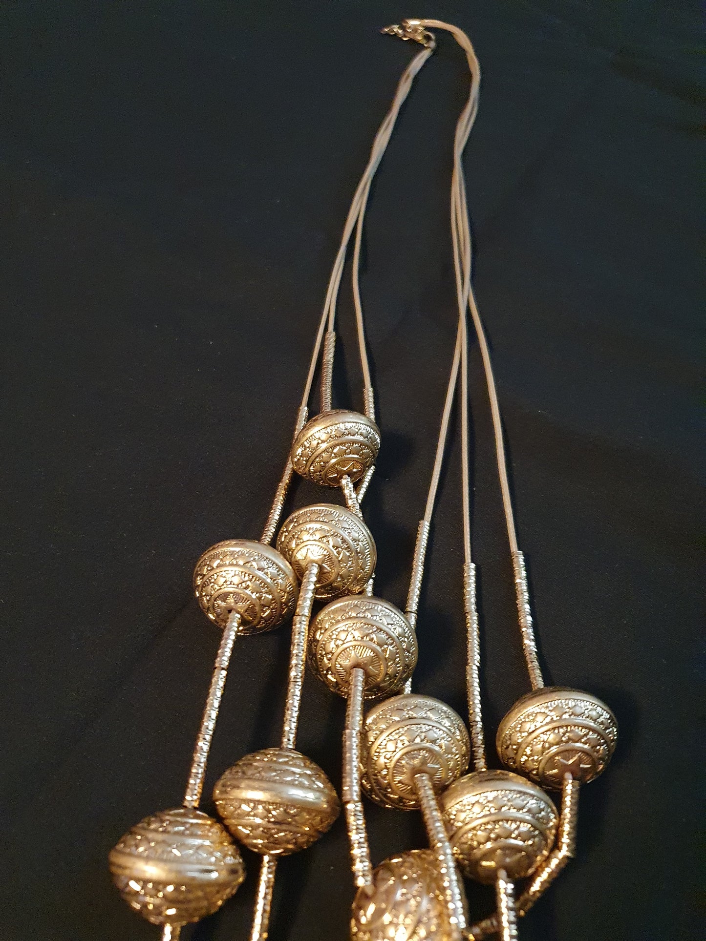 Collana di nocciole dorate