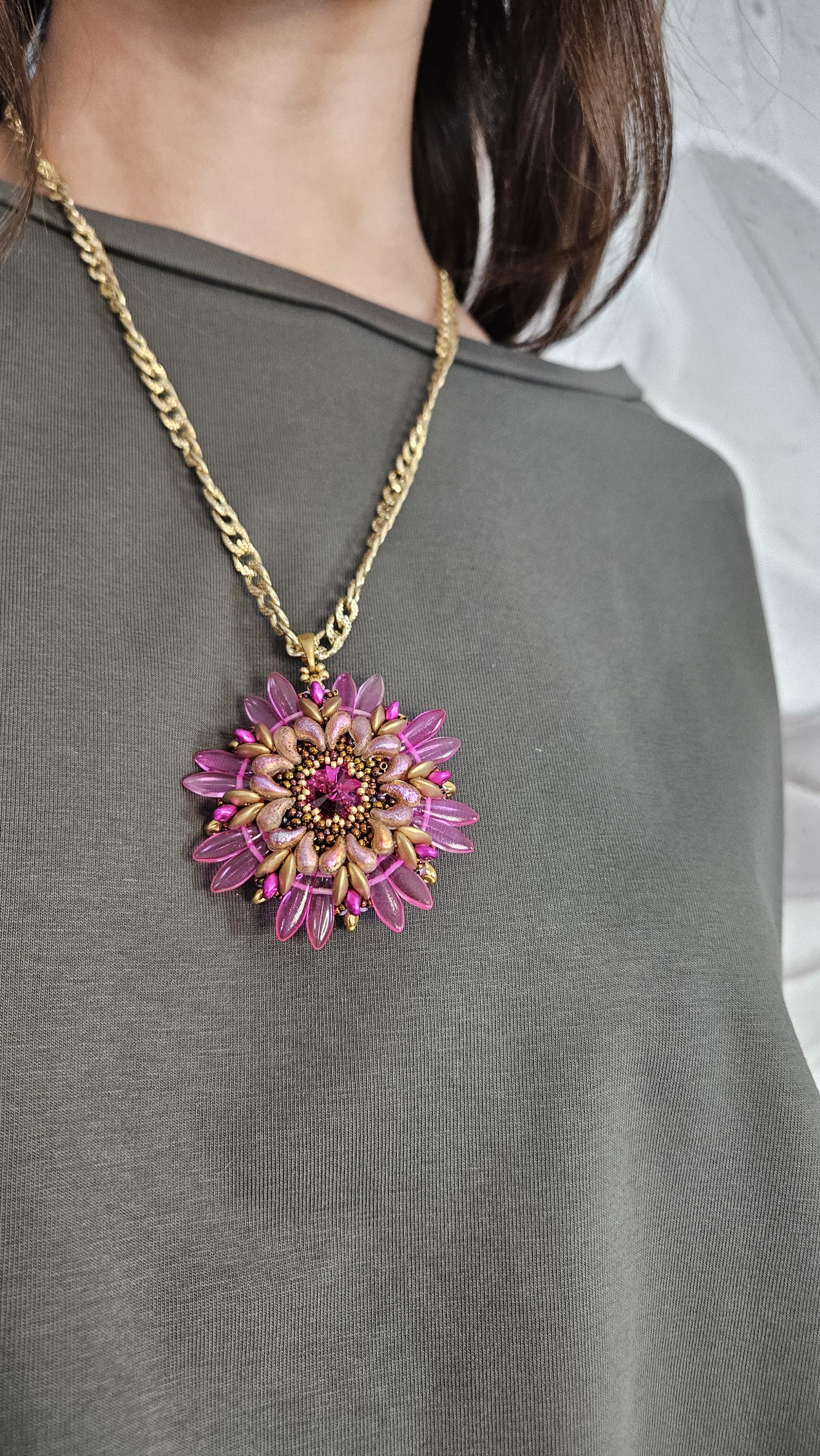 Medaglione rosa by Tiziana