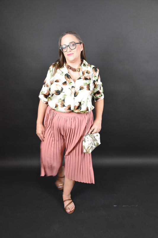 Camicia, pantagonna, cintura più pochette