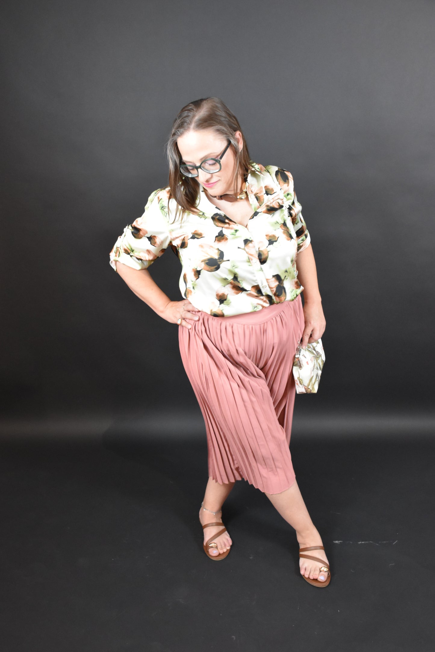 Camicia, pantagonna, cintura più pochette