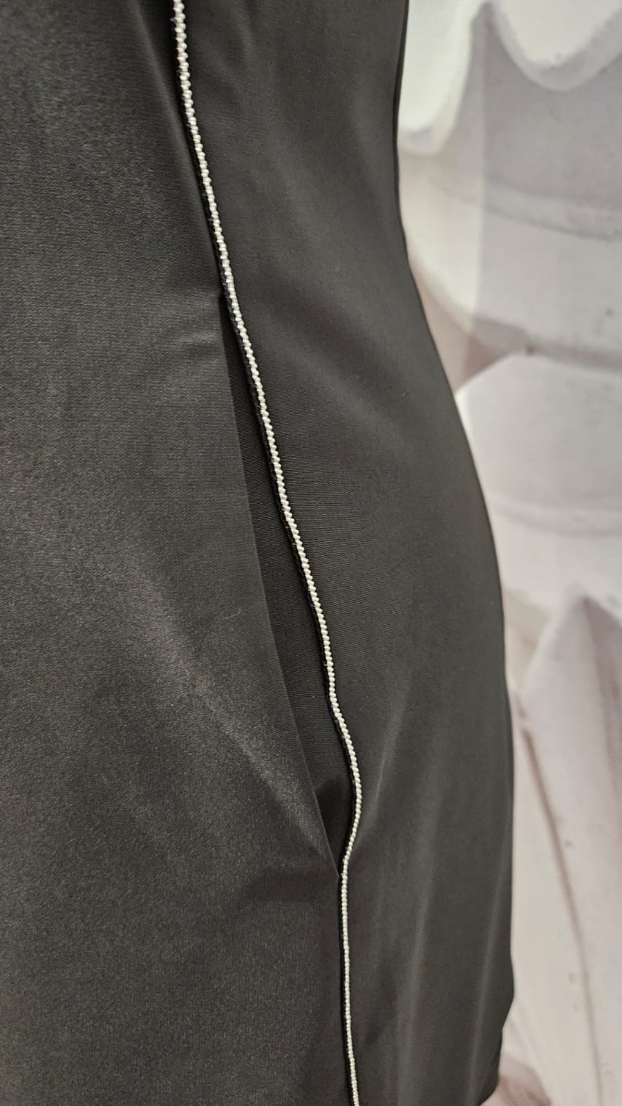 Vestito nero con tasche