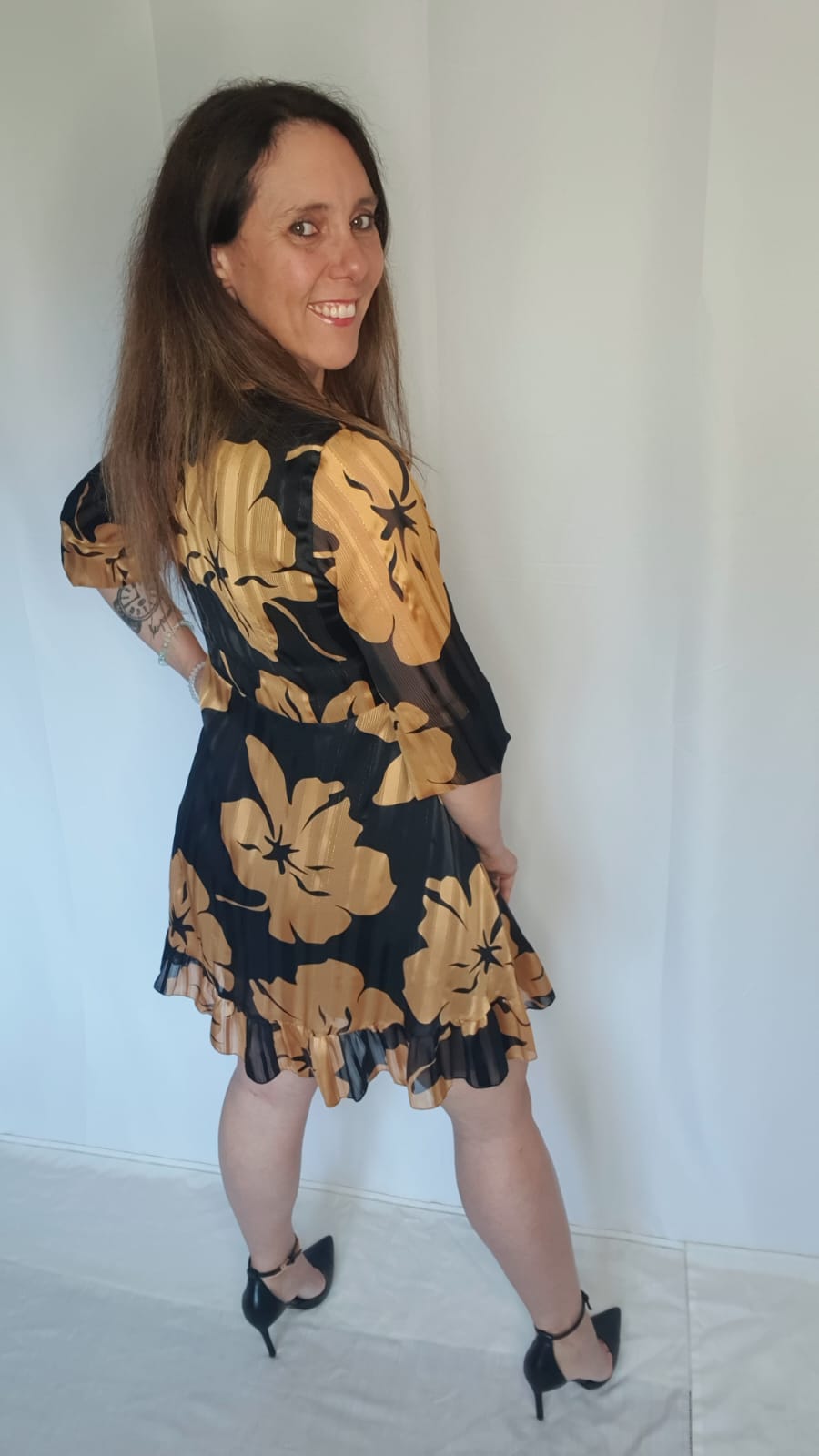 Abito corto elegante in tessuto oro e nero Emme Marella